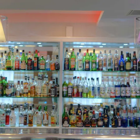 Отель Alexandra Сент Джулианс