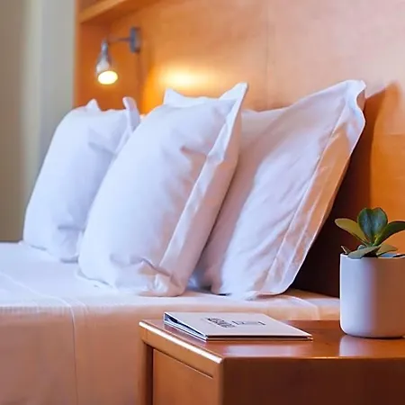 Alexandra Hotel 3*